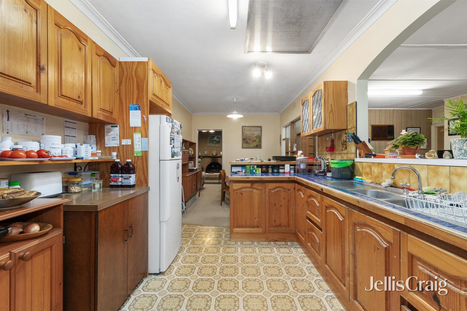 2 Ian Crescent, Mitcham image 4