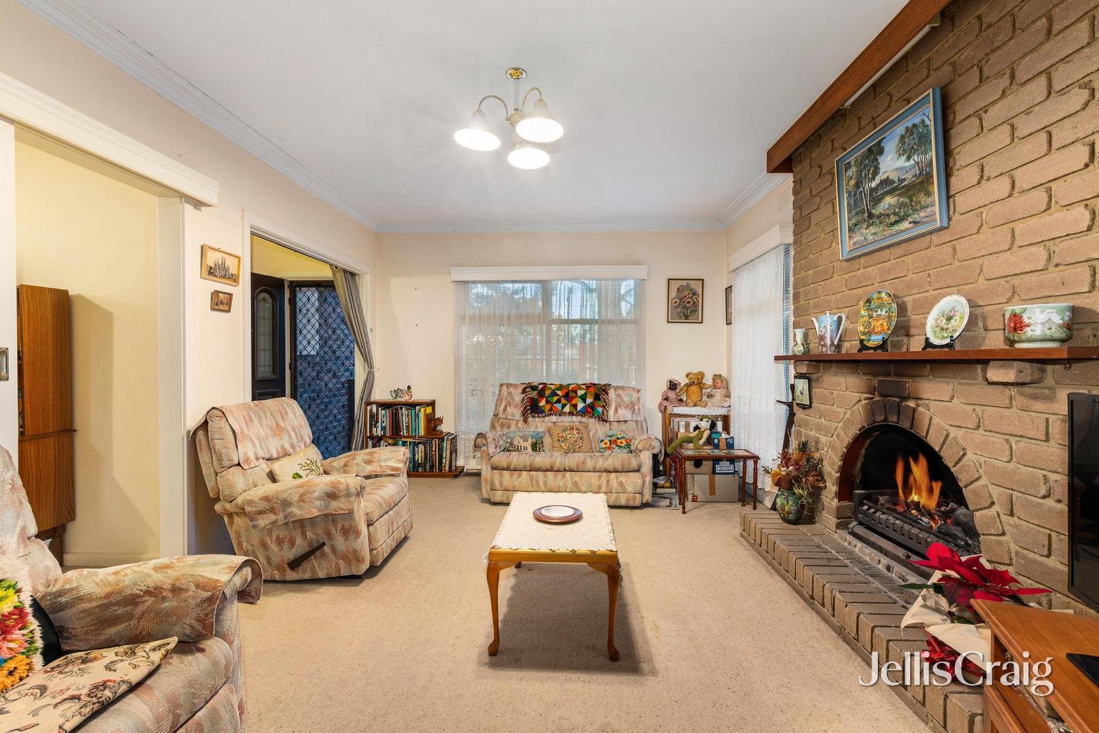 2 Ian Crescent, Mitcham image 5