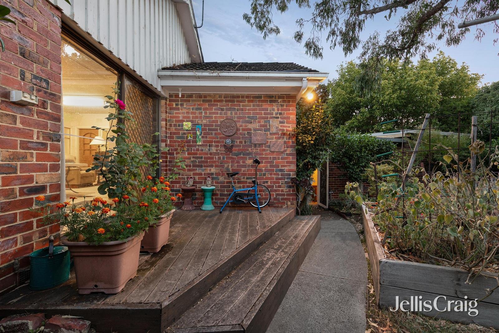 2 Ian Crescent, Mitcham image 7