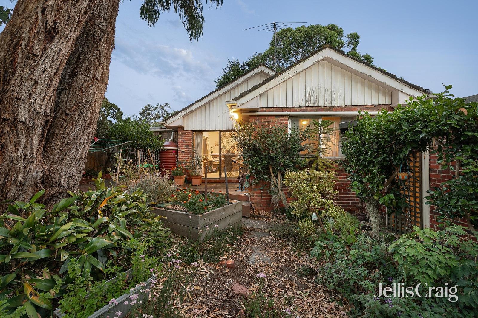 2 Ian Crescent, Mitcham image 8