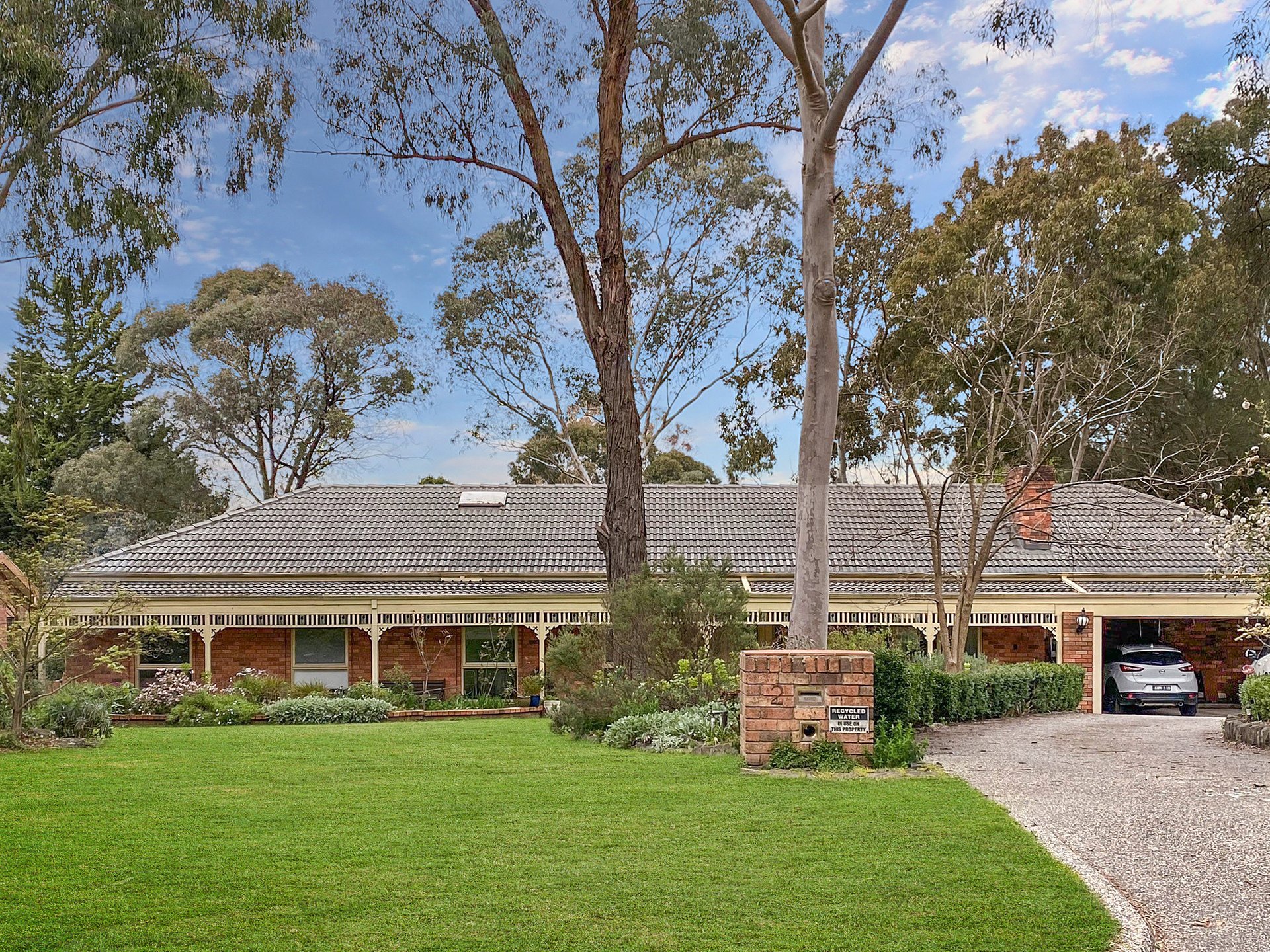 2 Iolanthe Close, Park Orchards, VIC 3114 House for Sale