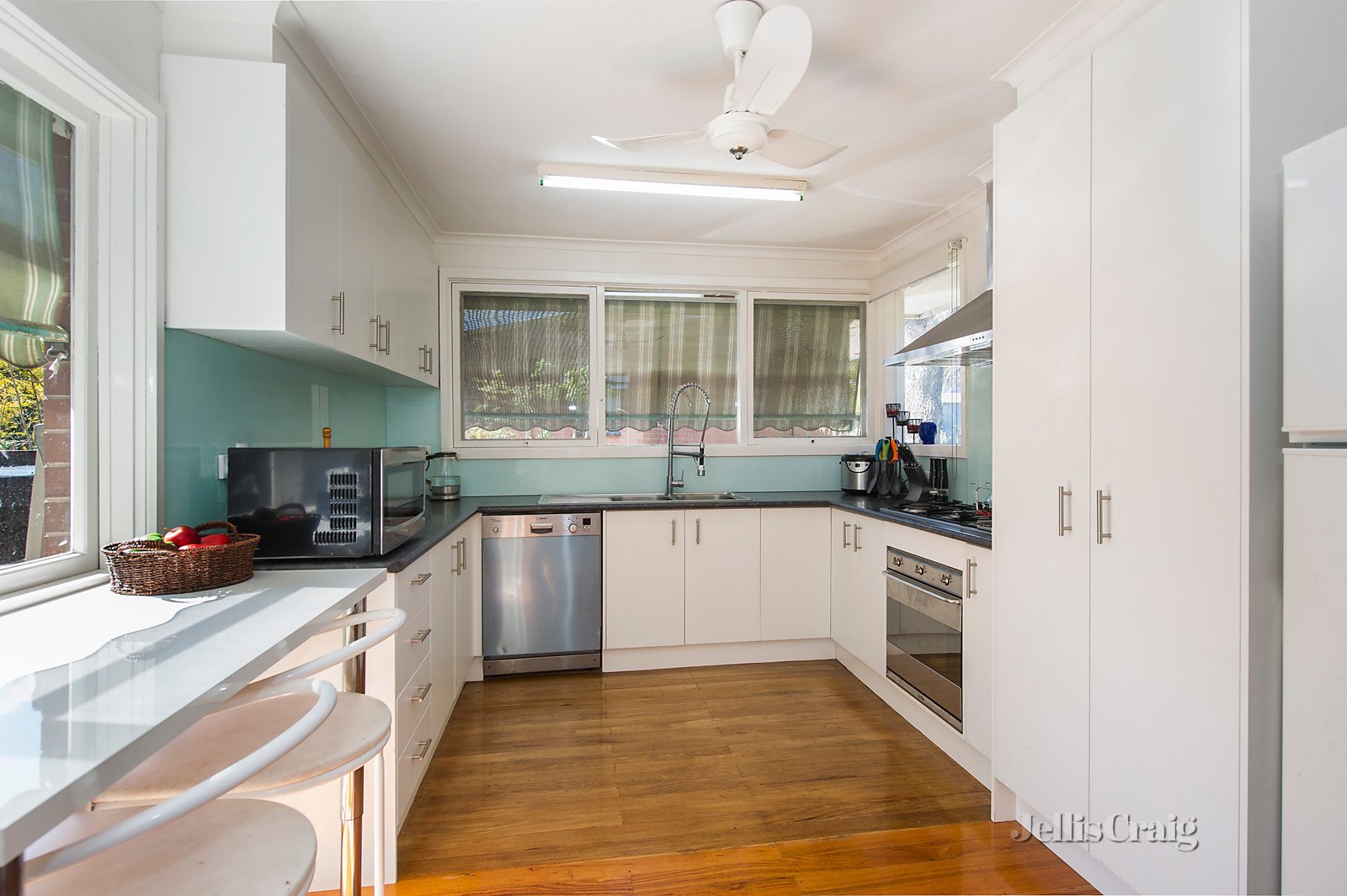 2 Iona Court, Mount Waverley image 5