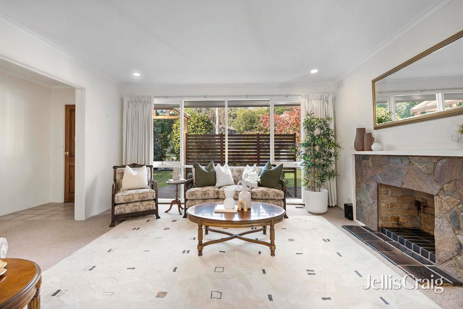 2 Irene Crescent, Mitcham image 4