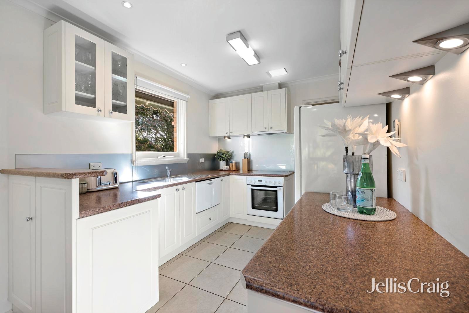 2 Irene Crescent, Mitcham image 5