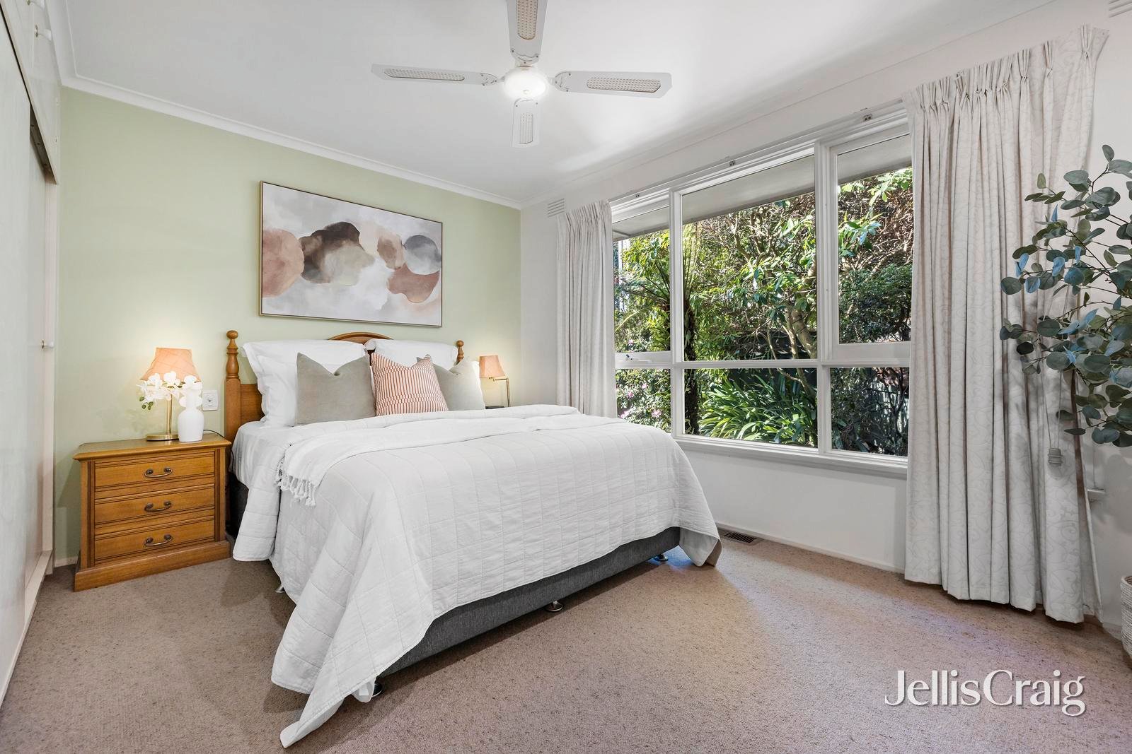 2 Irene Crescent, Mitcham image 8