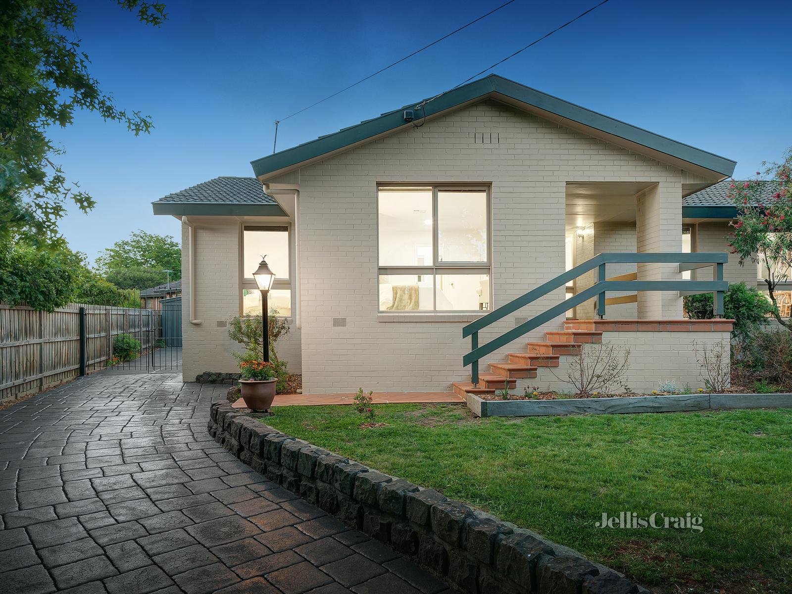 2 Jacynthe Court, Ringwood image 1