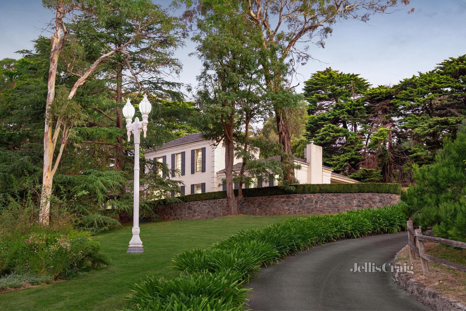 2 Jayson Avenue, Eltham image 1