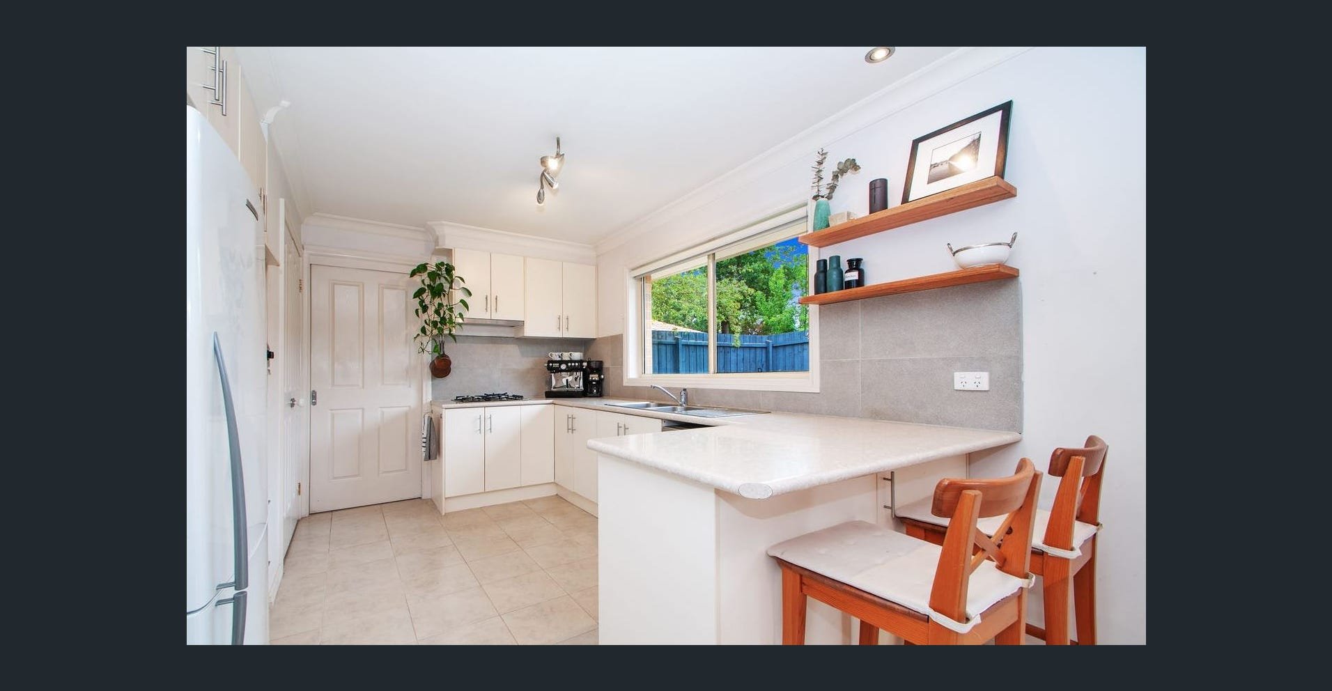 2 Jenkins Lane, Croydon image 3