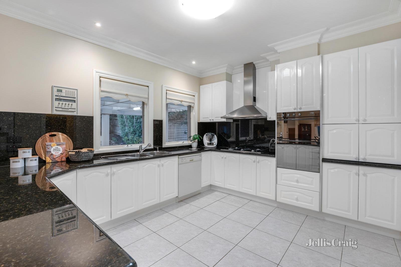 2 Johns Grove, Doncaster East image 3