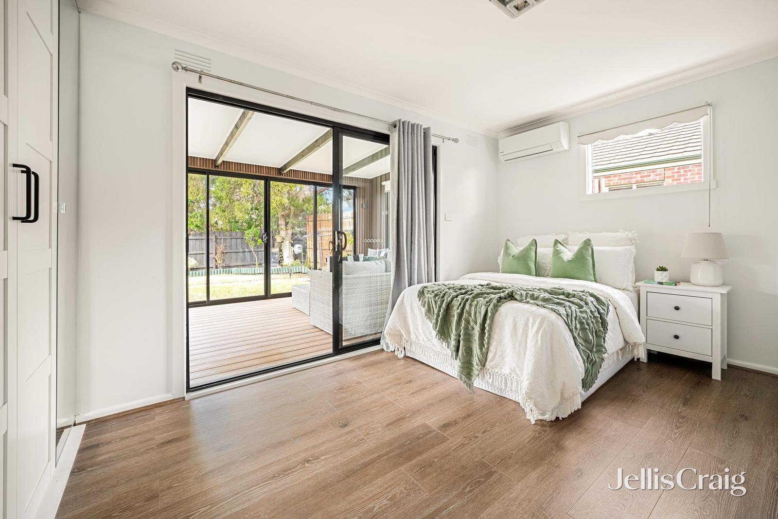 2 Johnston Street, Mentone image 8
