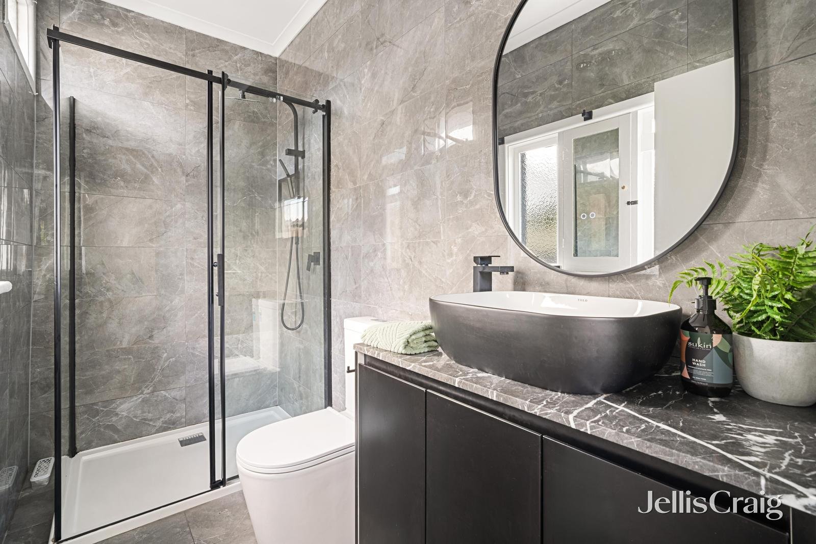 2 Johnston Street, Mentone image 9