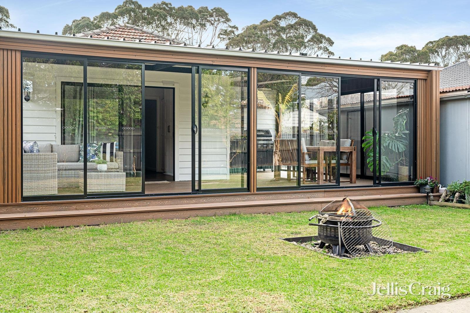 2 Johnston Street, Mentone image 12