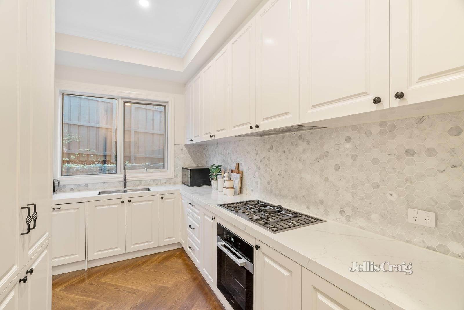 2 Jubilee Street, Mount Waverley image 6