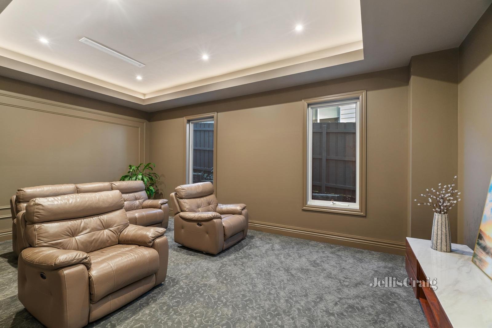 2 Jubilee Street, Mount Waverley image 8