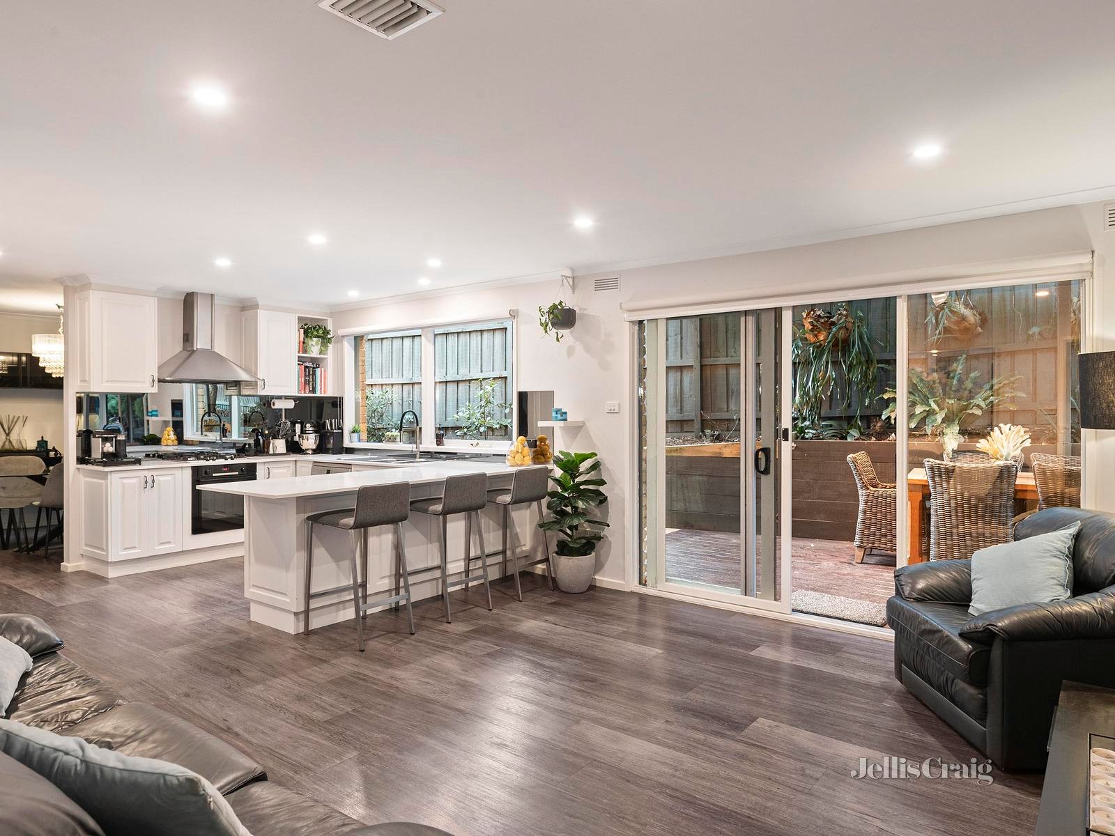 2 Judith Avenue, Warrandyte image 5