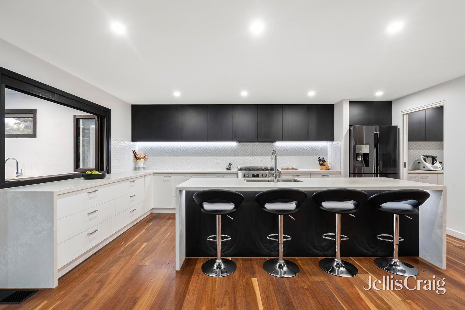 2 Karin Court, Mooroolbark image 2