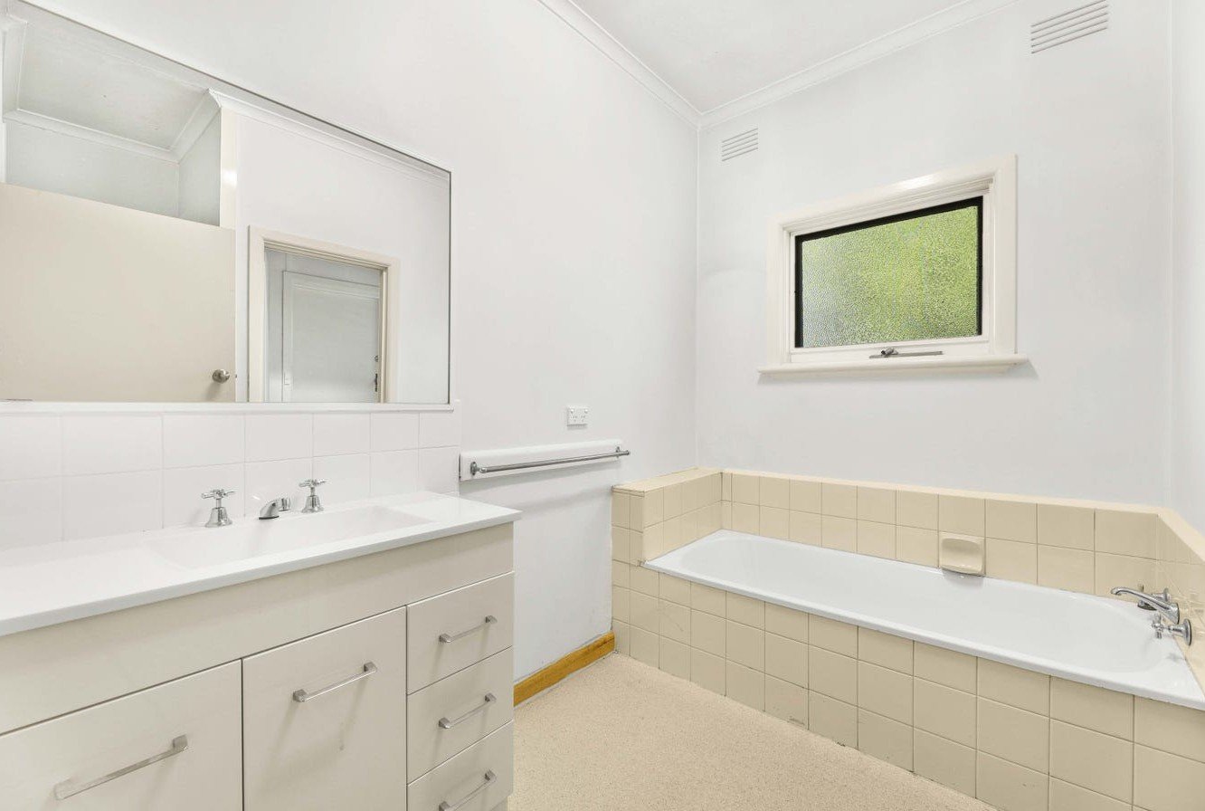 2 Kenbry Road, Heathmont image 6