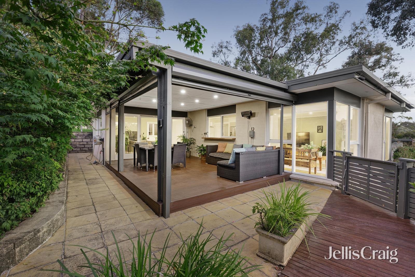 2 Kent Court, Eltham image 5