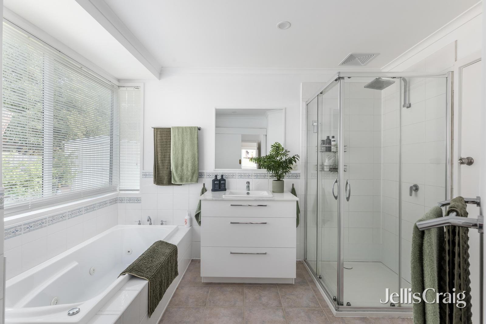 2 Kent Court, Eltham image 19