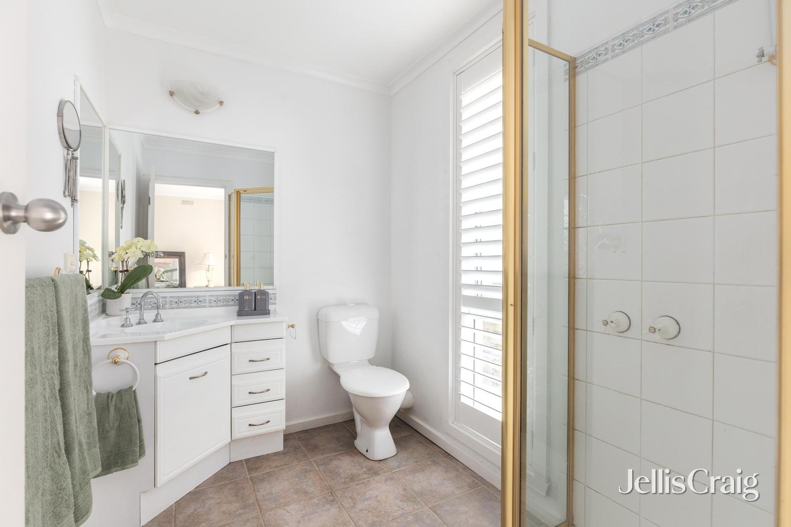 2 Kent Court, Eltham image 22