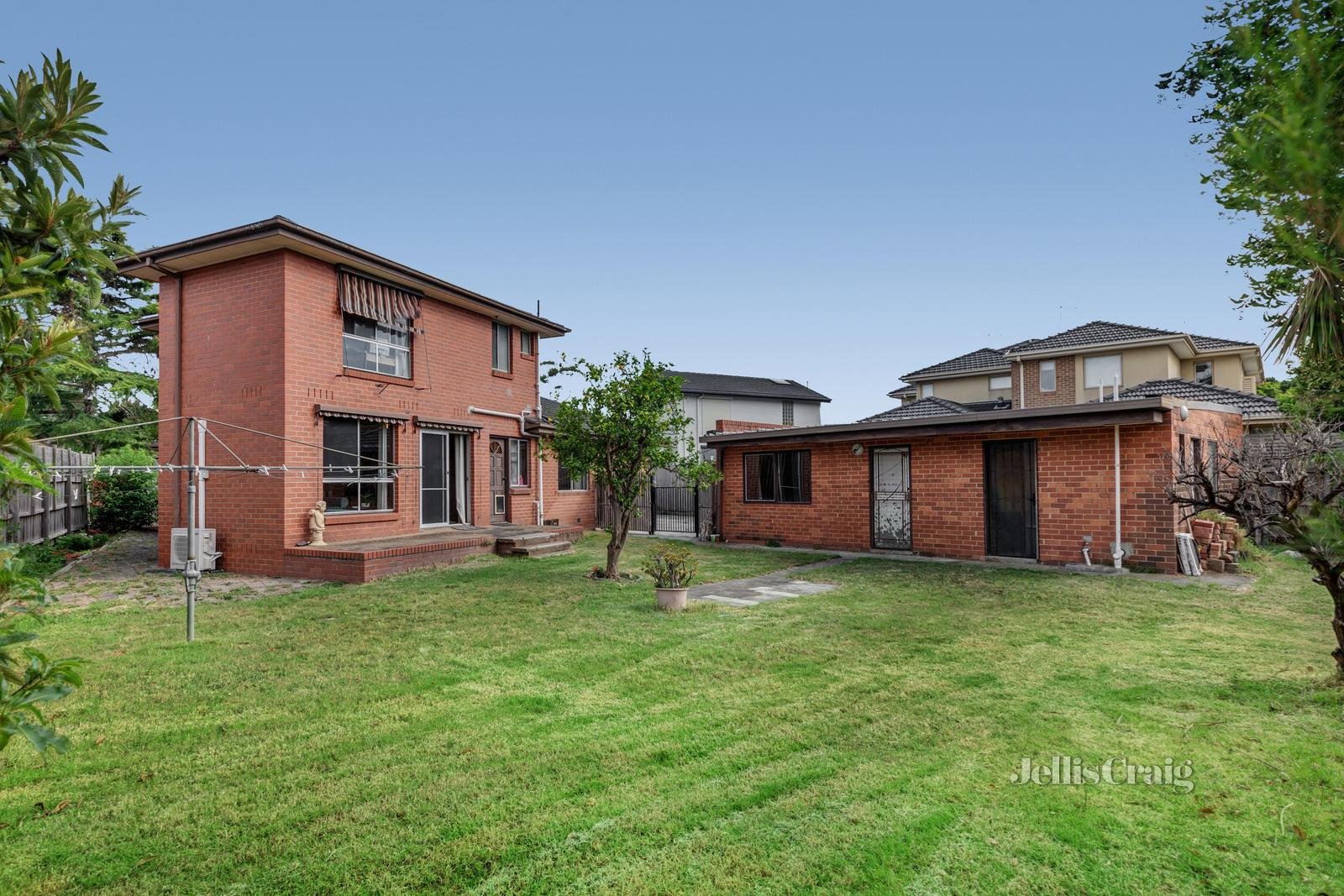 2 Kerferd Road, Glen Waverley image 12