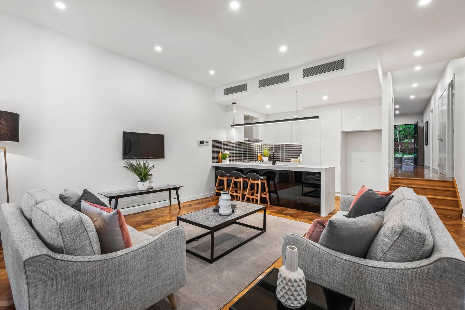 Property Gallery Thumbnail 3