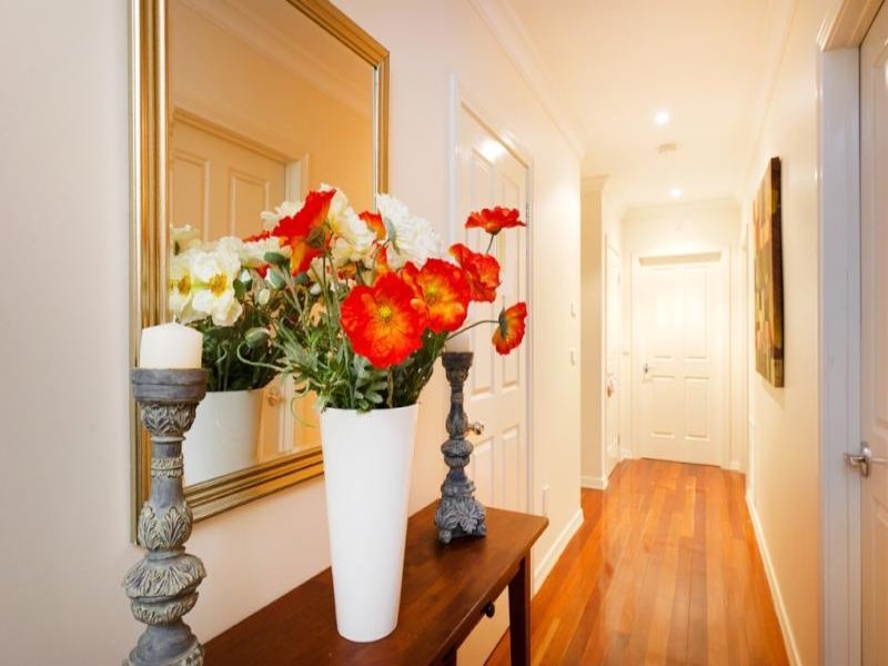 2 Kingswood Rise, Box Hill South image 2