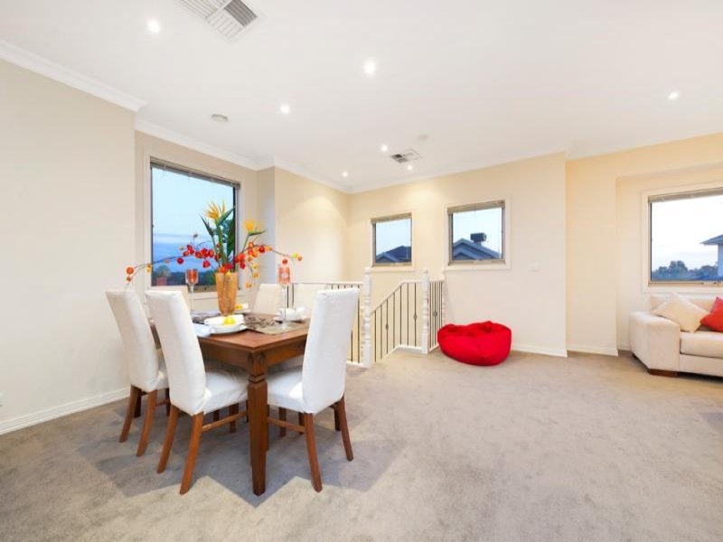 2 Kingswood Rise, Box Hill South image 4