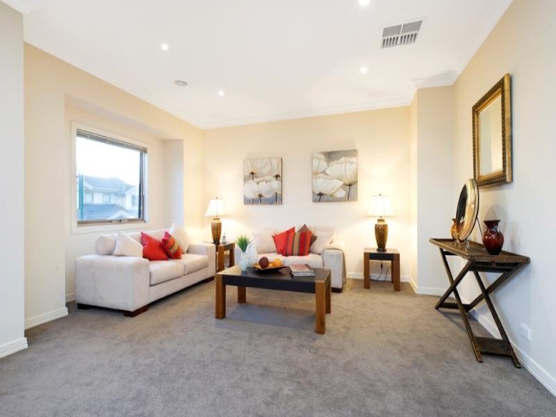 2 Kingswood Rise, Box Hill South image 5