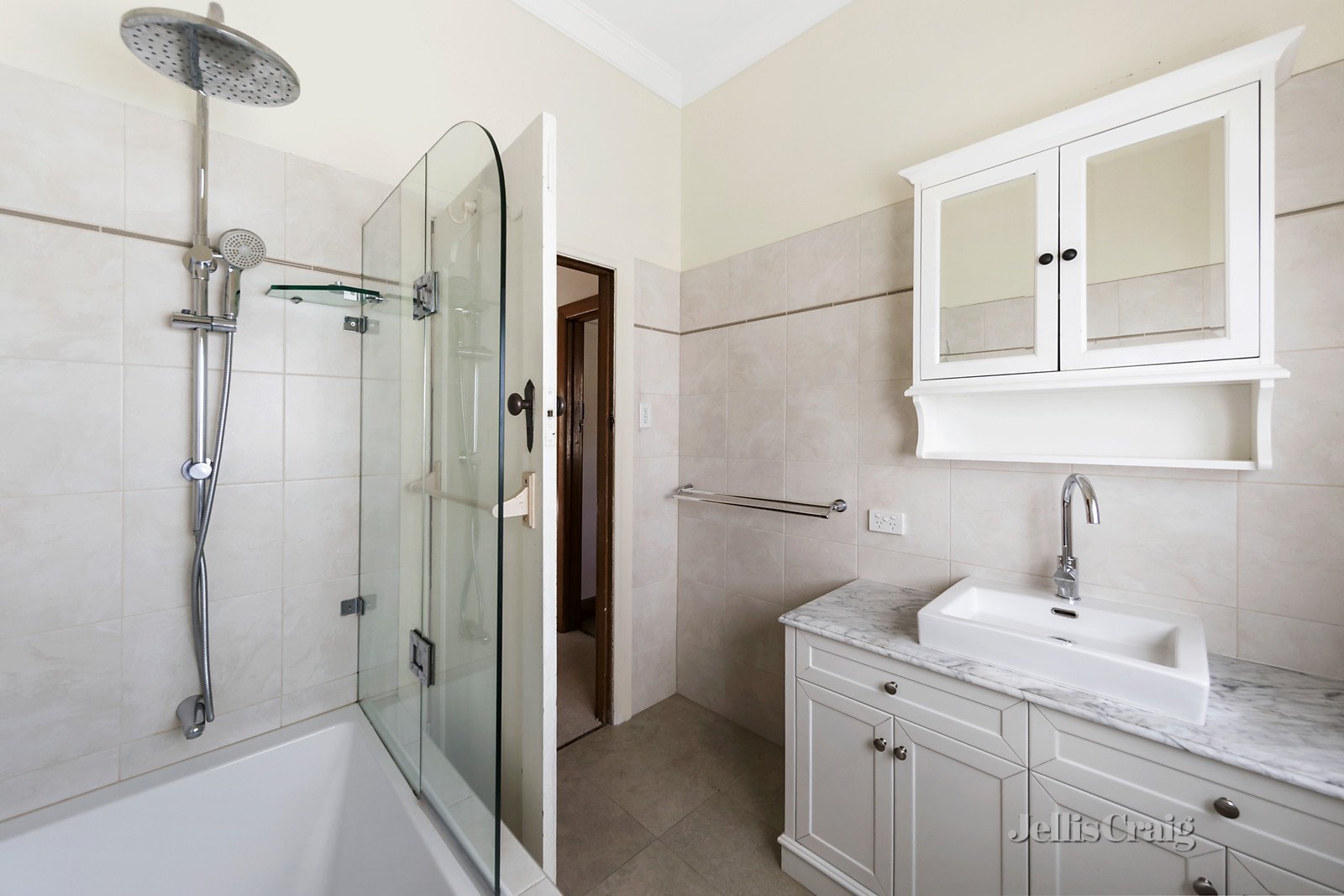 2 Kirkwood Drive, Camberwell image 3