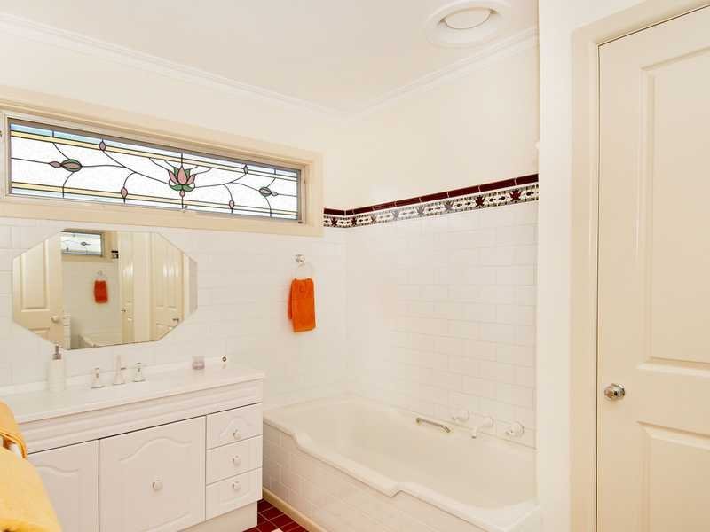 2 Kirriemuir Street, Hamlyn Heights image 11