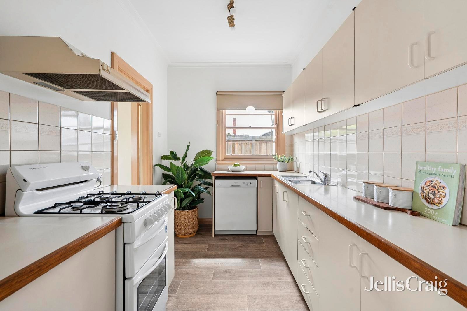 2 Lancaster Avenue, Newtown image 6