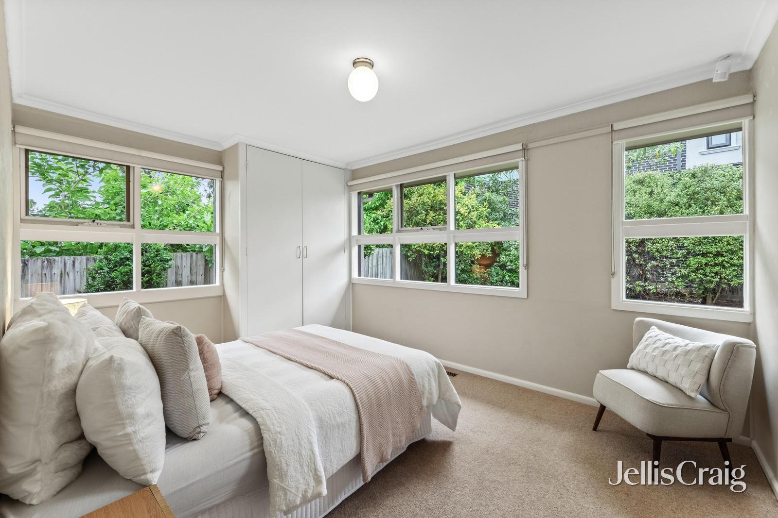 2 Landen Avenue, Glen Waverley image 8