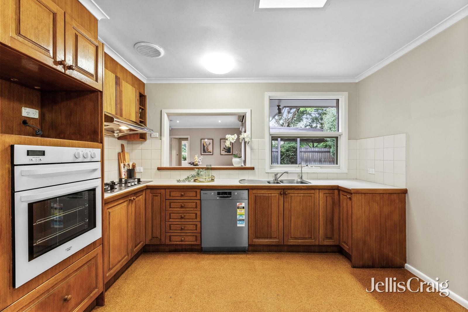 2 Landen Avenue, Glen Waverley image 11