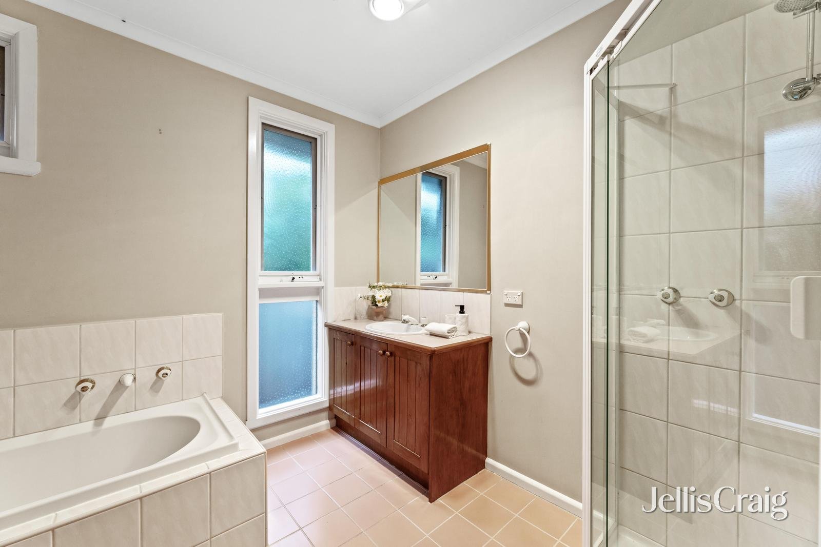 2 Landen Avenue, Glen Waverley image 12