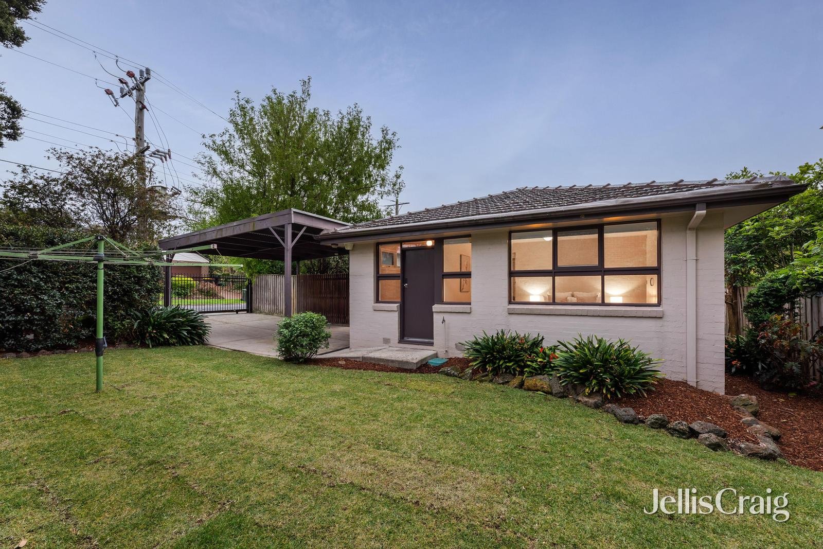 2 Landen Avenue, Glen Waverley image 13