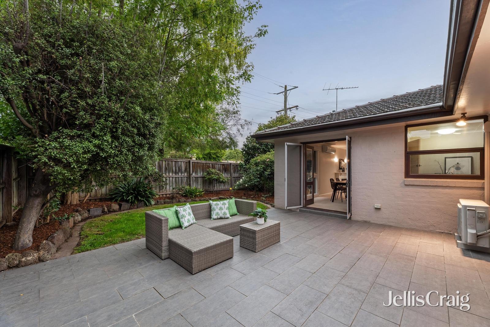 2 Landen Avenue, Glen Waverley image 14