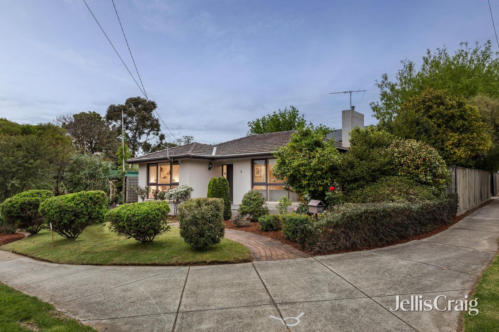 2 Landen Avenue, Glen Waverley image 15