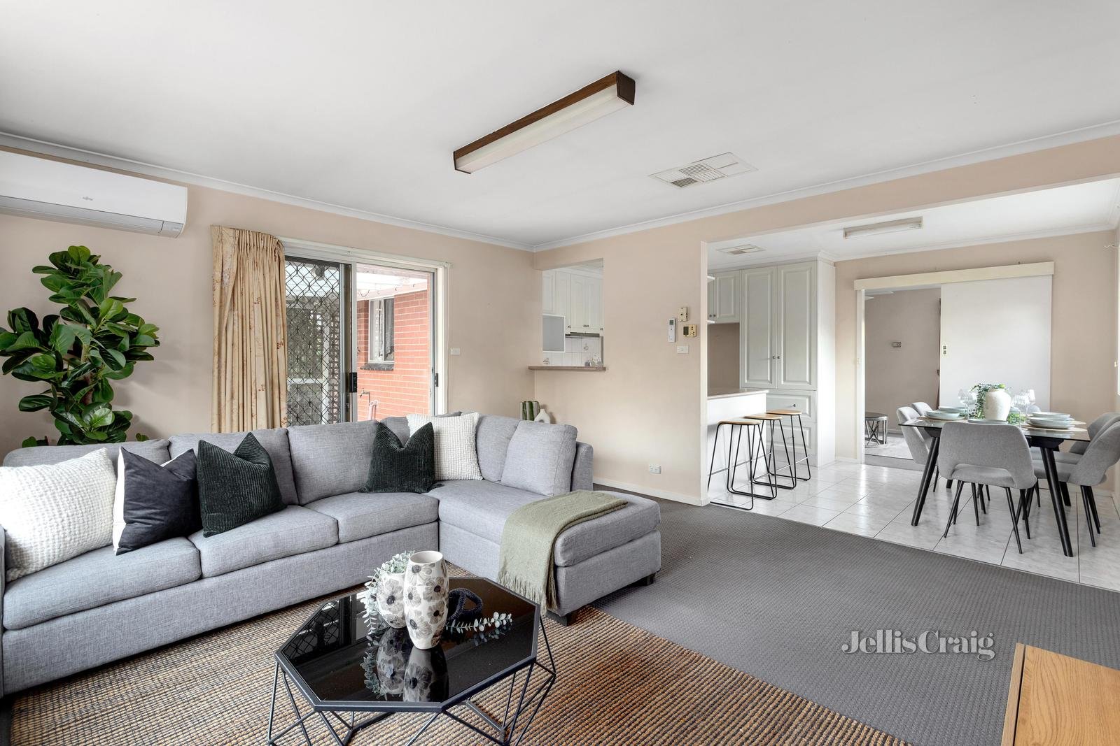 2 Langley Place, South Morang image 8