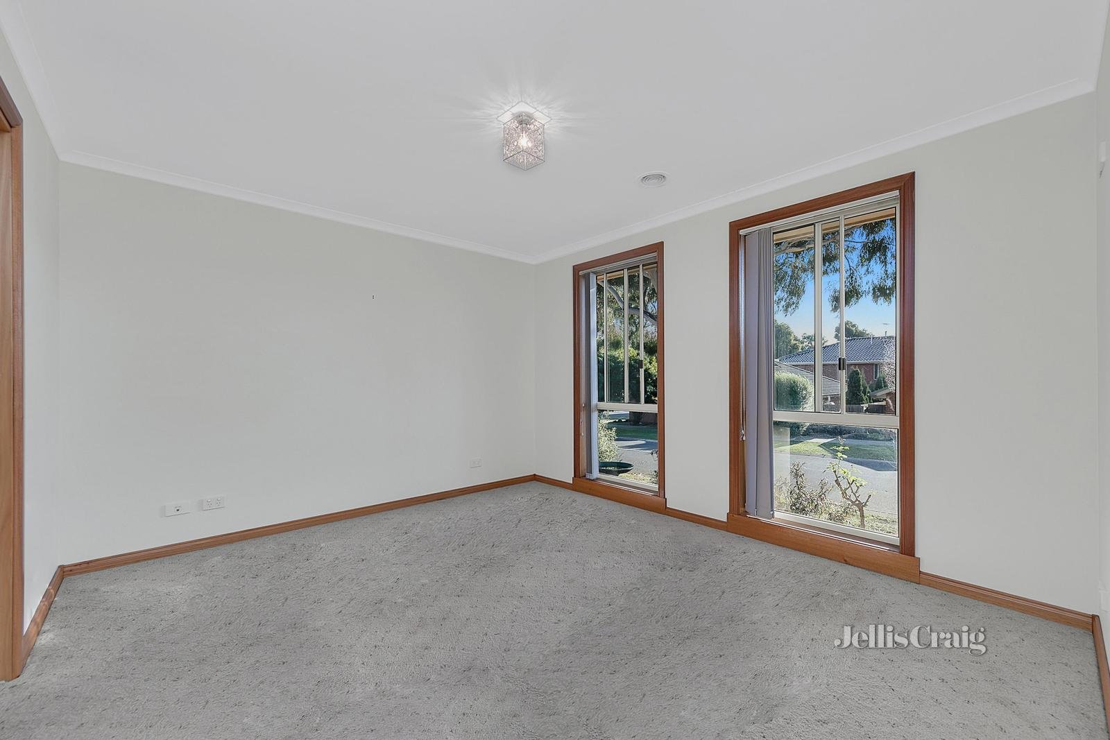 2 Lapwing Road, South Morang image 3