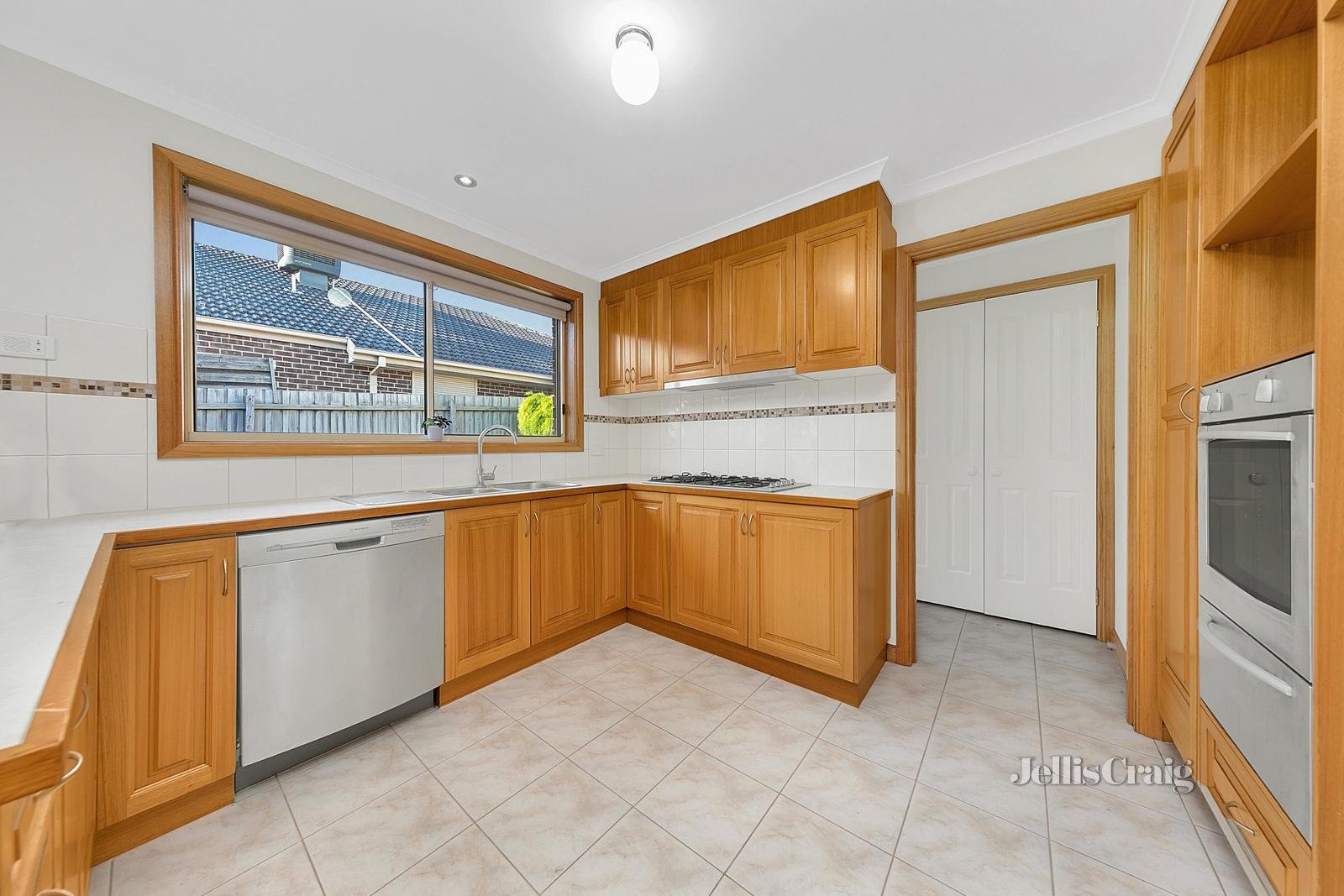 2 Lapwing Road, South Morang image 5