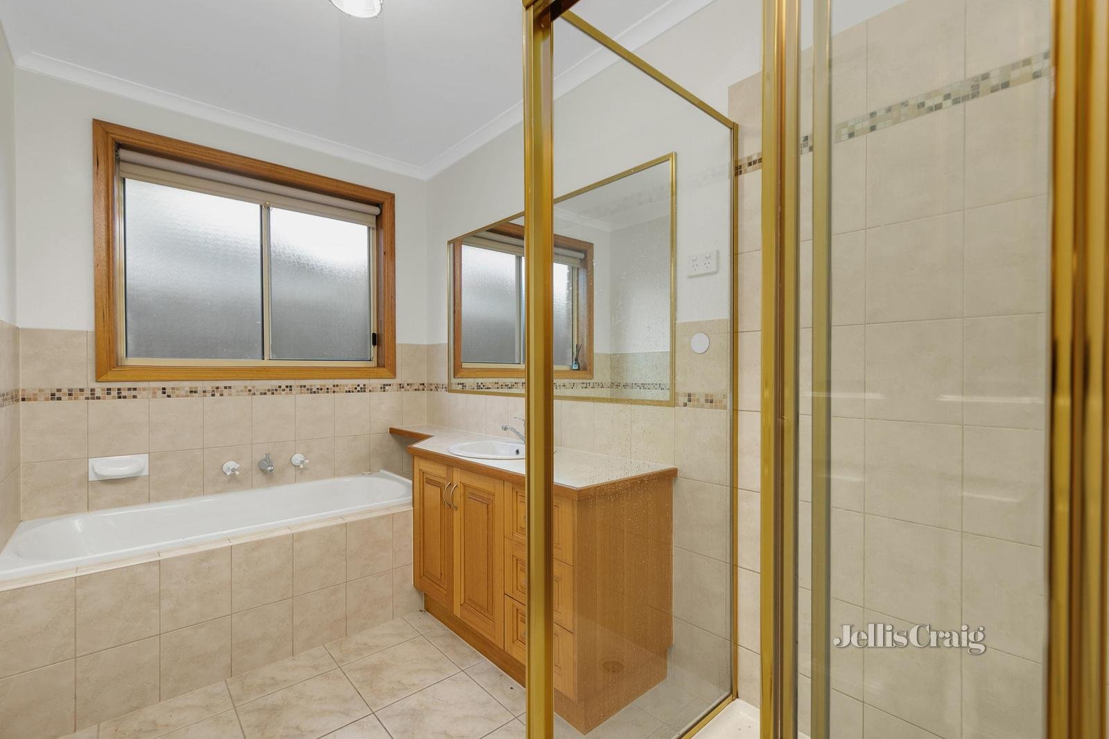 2 Lapwing Road, South Morang image 9