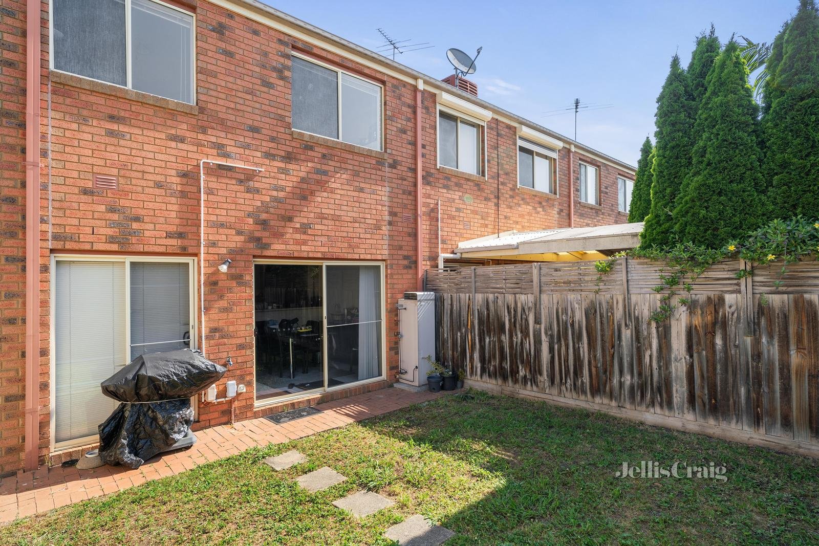 2 Larkspur Circuit, Glen Waverley image 6