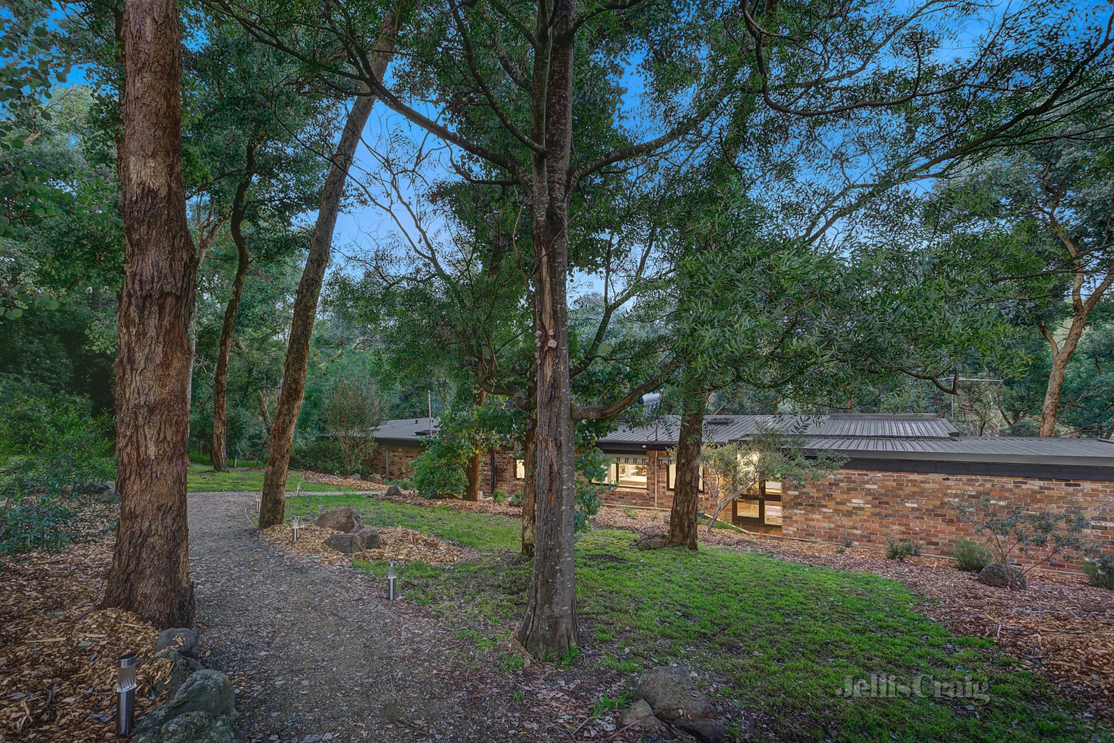 2 Lawrence Court, North Warrandyte image 1