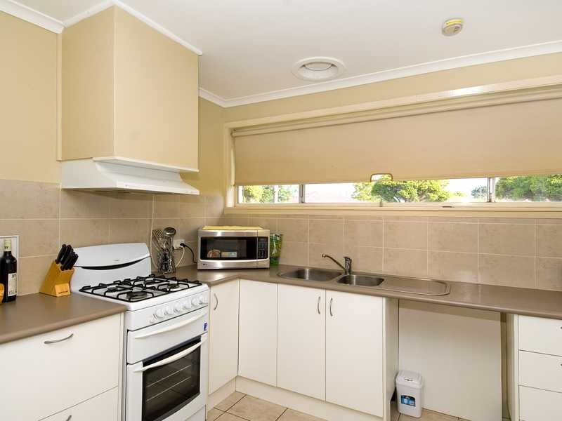 2 Leura Court, Corio image 2