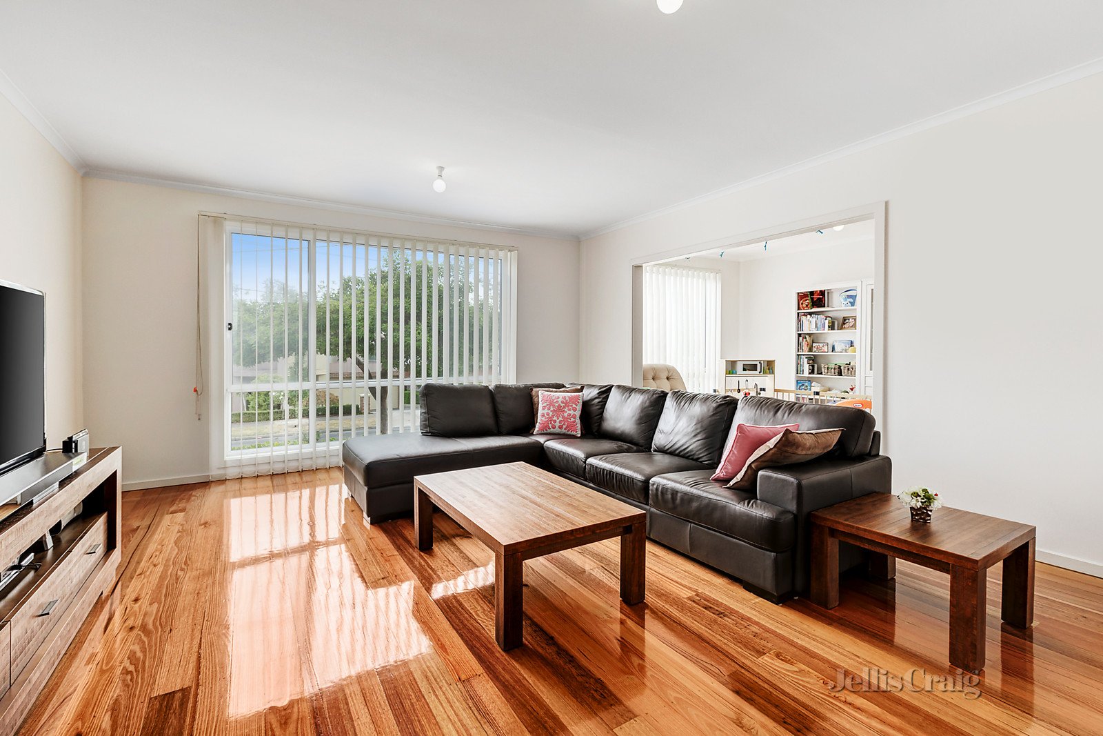 2 Leura Street, Doncaster East image 5