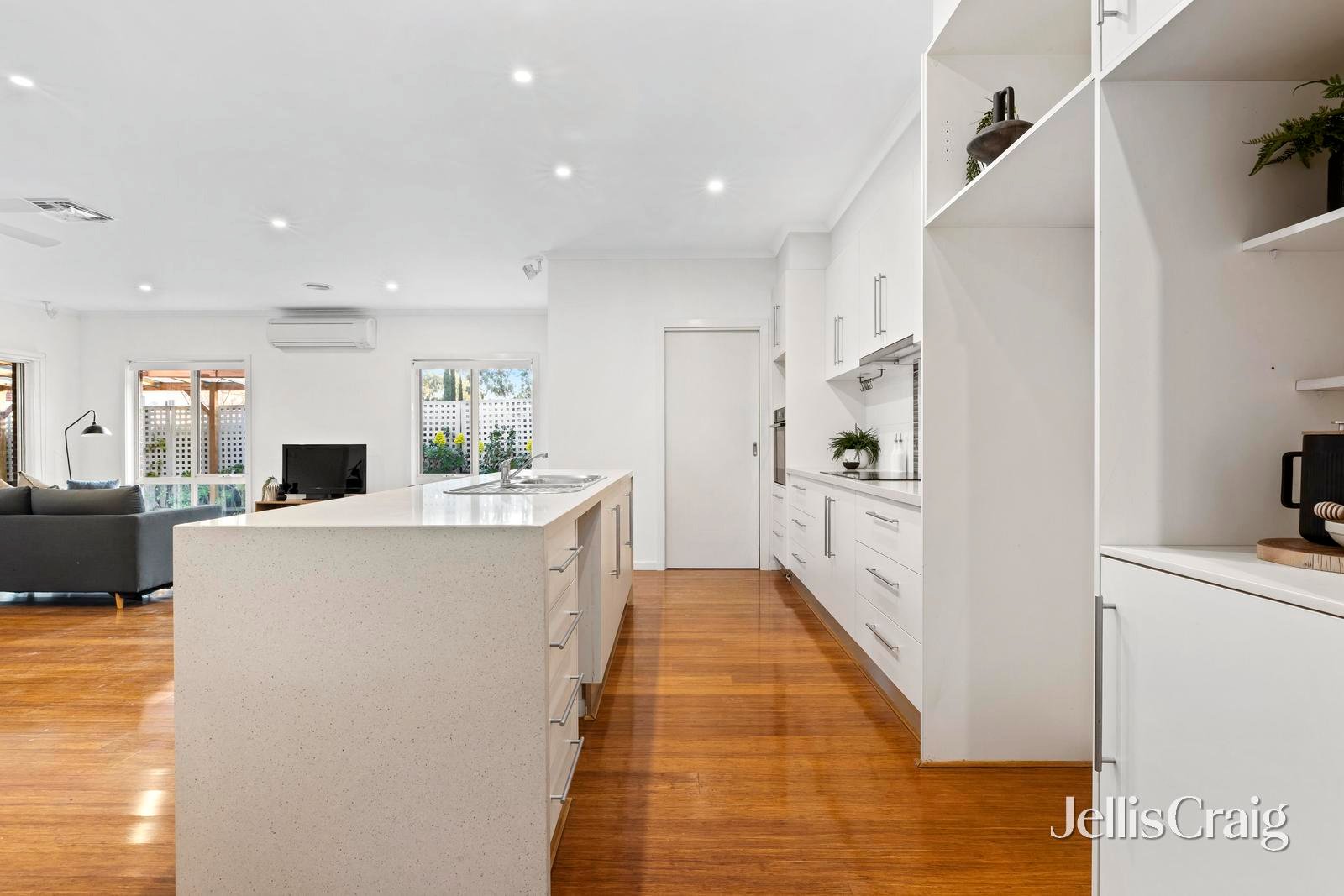 2 Lincoln Avenue, Glen&nbsp;Waverley image 5