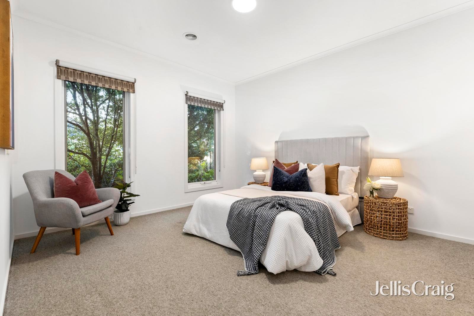 2 Lincoln Avenue, Glen&nbsp;Waverley image 6