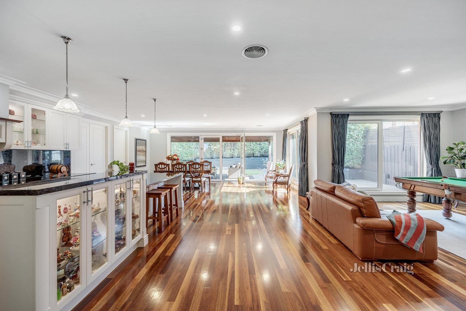 2 Lockens Avenue, Glen Waverley image 2