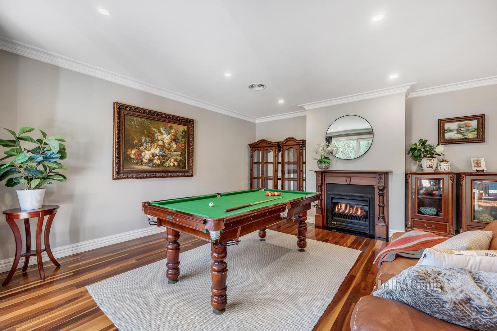 2 Lockens Avenue, Glen Waverley image 3